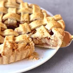Klassischer Apple Pie, gedeckter Apfelkuchen, veganes Rezept auf deutsch